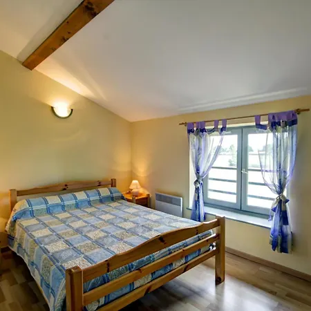 Дом отдыха Grand De Caractere Pour 15 Pers. Avec Jardin A Lure - Fr-1-496-109