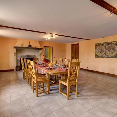 Дом отдыха Grand De Caractere Pour 15 Pers. Avec Jardin A Lure - Fr-1-496-109 Lure (Loire)